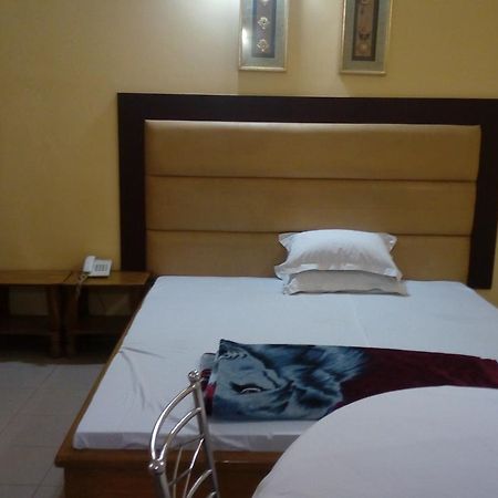 Royal Park Residential Hotel Csittagong Kültér fotó