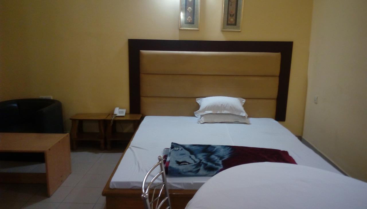 Royal Park Residential Hotel Csittagong Kültér fotó